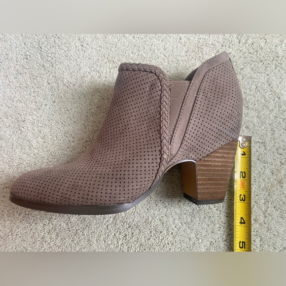 Women’s Crown Vintage booties, size 8 1/2 - Picture 11 of 11